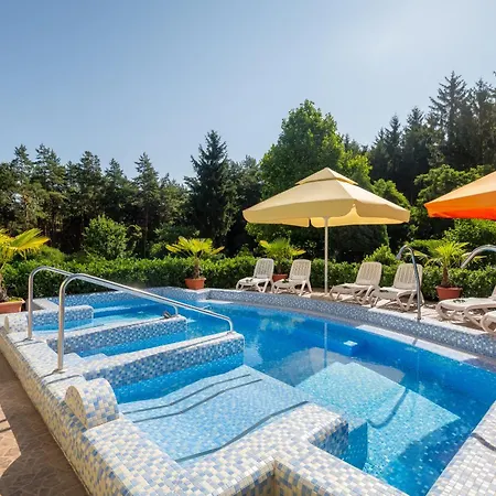 Hotel Gyoengye-az Erdo Szallodaja Gosztola