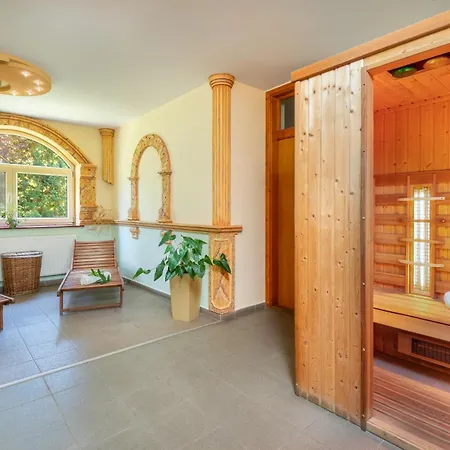 Gyoengye-az Erdo Szallodaja Hotel