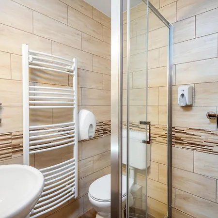 Gyoengye-az Erdo Szallodaja Gosztola