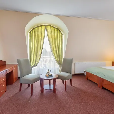 Hotel Gyoengye-az Erdo Szallodaja