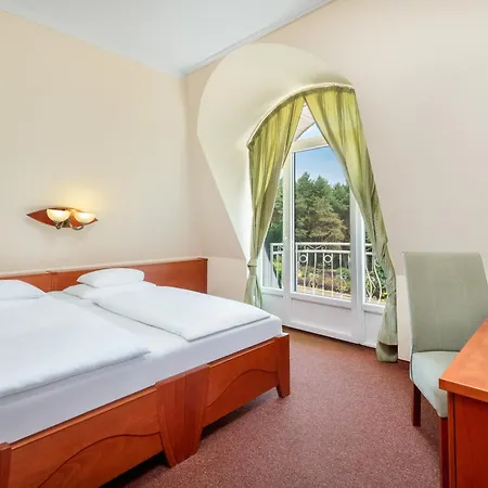 Hotel Gyoengye-az Erdo Szallodaja Gosztola