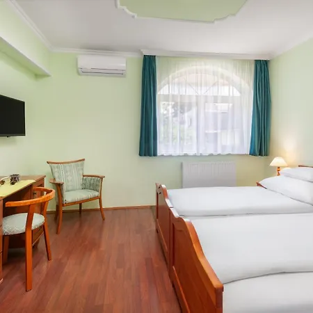 Gyoengye-az Erdo Szallodaja 3* Gosztola