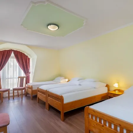 Hotel Gyoengye-az Erdo Szallodaja