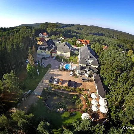 Hotel Gyoengye-az Erdo Szallodaja Gosztola