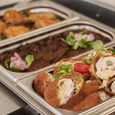 Gyoengye-az Erdo Szallodaja Gosztola