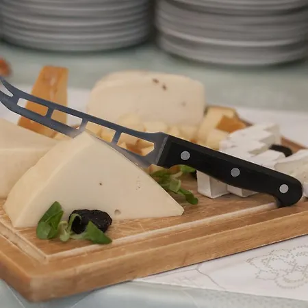 Gyoengye-az Erdo Szallodaja Hotel